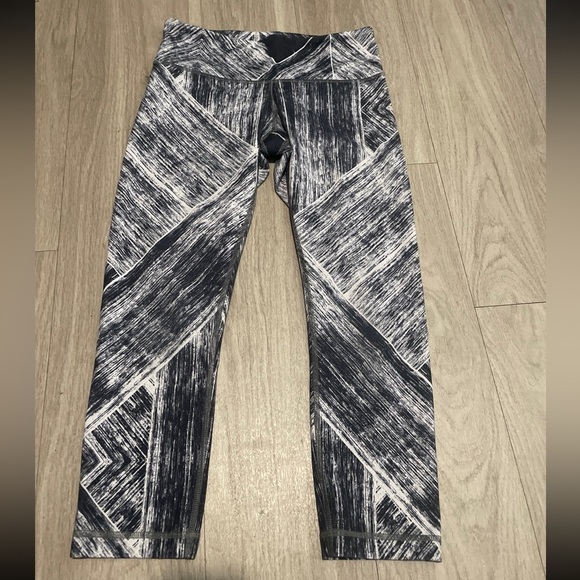 lululemon athletica Pants - lululemon athletica Black and Gray Patterned Leggings